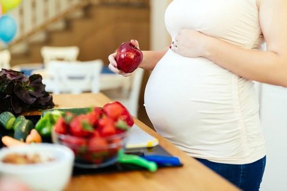 Mẹ bầu hay bỏ bữa, nhịn ăn có ảnh hưởng đến thai nhi không?
