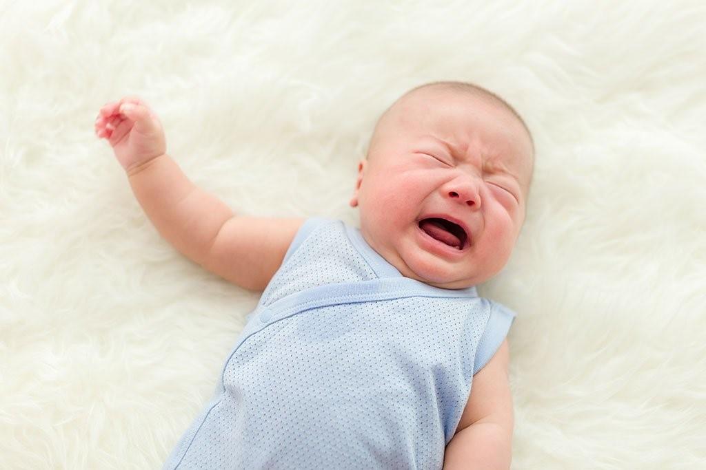 Trẻ sơ sinh bị sôi bụng có ảnh hưởng đến sức khỏe không?