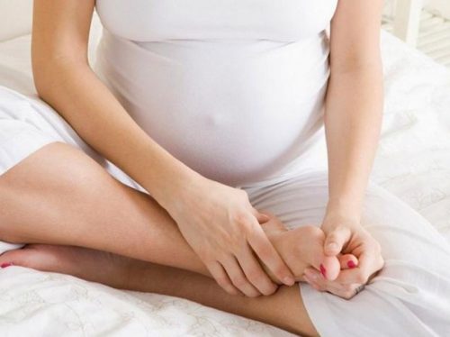 Phù chân khi mang thai là bình thường hay bất thường?