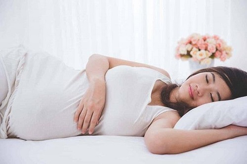 Tư thế ngủ nào phù hợp cho mẹ bầu trong quá trình mang thai?