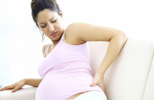 Đau khớp háng khi mang thai, nguyên nhân do đâu?