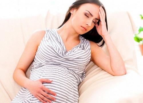Phụ nữ mang bầu vì sao nhạy cảm ơn, dễ khóc hon