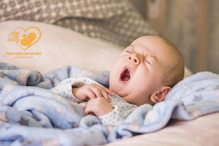 Trẻ sơ sinh ngủ ít gây ảnh hưởng đến sự phát triển toàn diện 